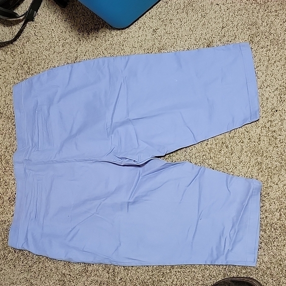 26w riders by Lee blue capri pants. Like new - Picture 2 of 2